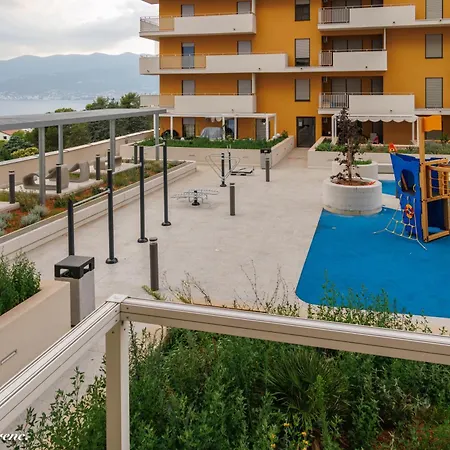 Sleeps 4 With Sea View