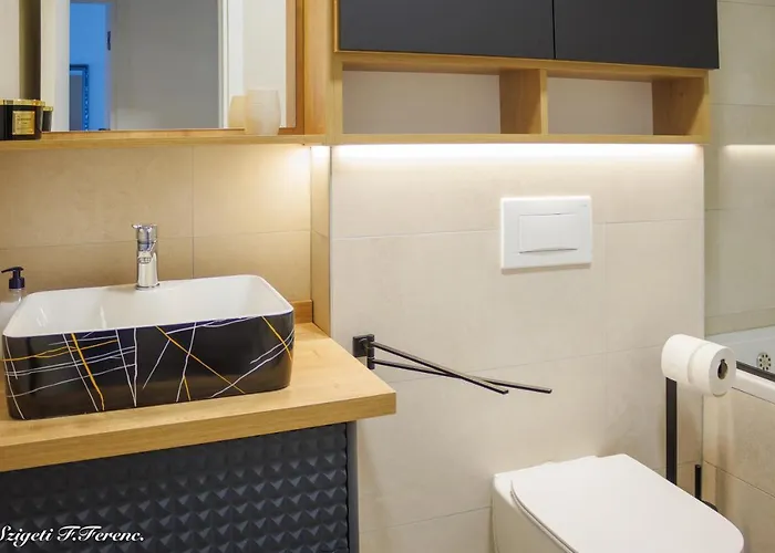 Sleeps 4 With Sea View Apartman Rijeka