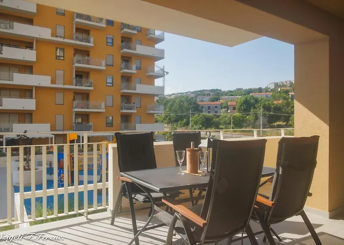 Apartman Sleeps 4 With Sea View Rijeka