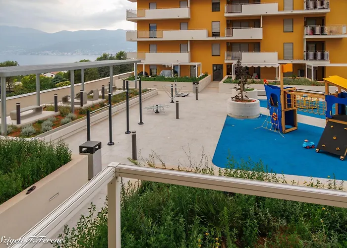 Sleeps 4 With Sea View